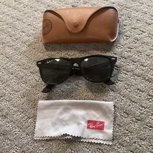 Men’s Ray Ban Wayfarer Classic Black Polarized